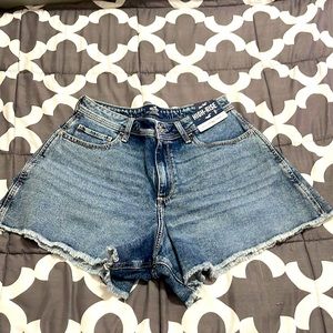 NWT Hollister High Rise Curvy Vintage Short 4”